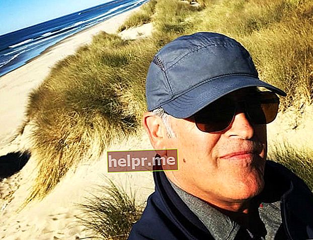 Bruce Campbell trong một bức ảnh tự sướng trên Instagram được nhìn thấy vào tháng 11 năm 2018