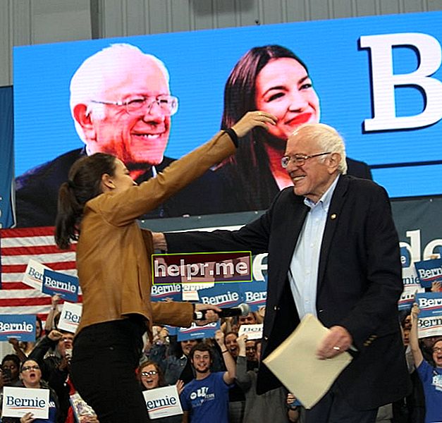 Alexandria Ocasio-Cortez i senator Bernie Sanders na skupu u Council Bluffsu, Iowa u studenom 2019.