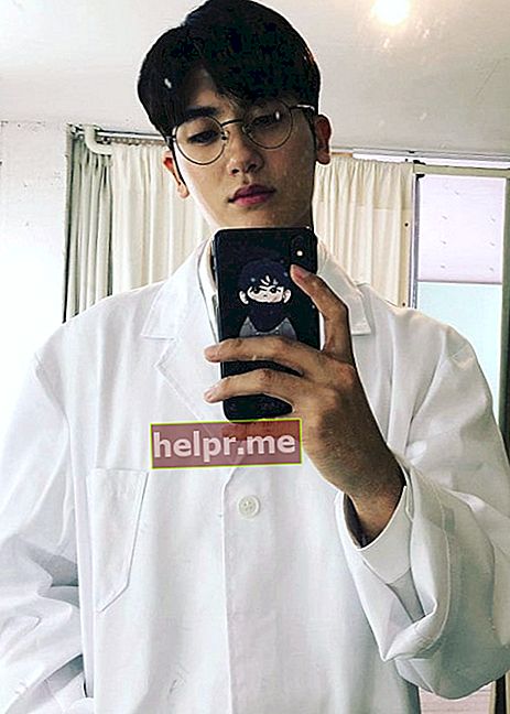 Park Hyung-sik u selfiju u listopadu 2018