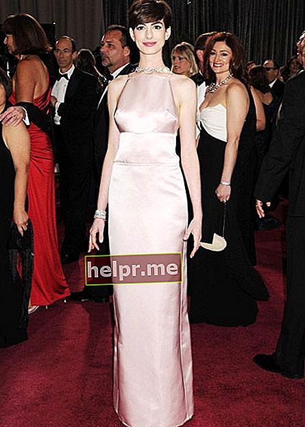 Anne Hathaway altura y peso