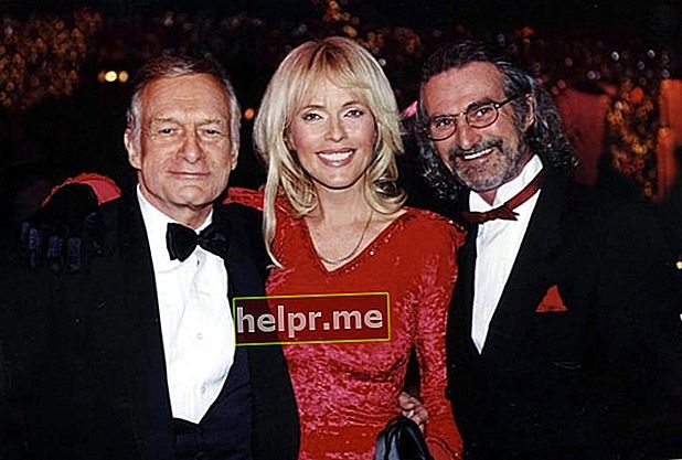 Hugh Hefneris (kairėje) su Lillian Muller ir Maurice'u Rinaldi (dešinėje), kaip matyti 2012 m.