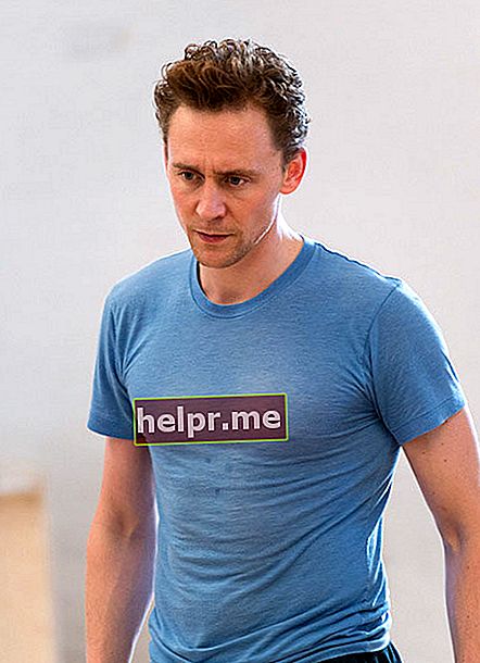 Tom Hiddleston piept