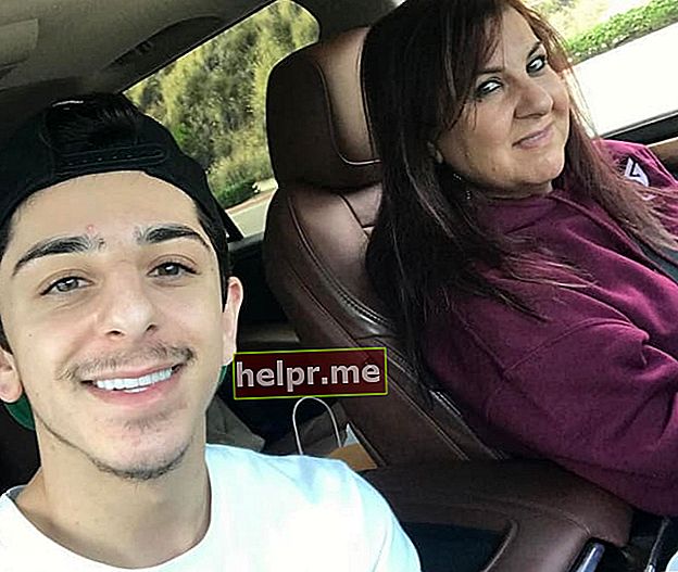 FaZe Rug en una selfie amb la seva mare el maig del 2017