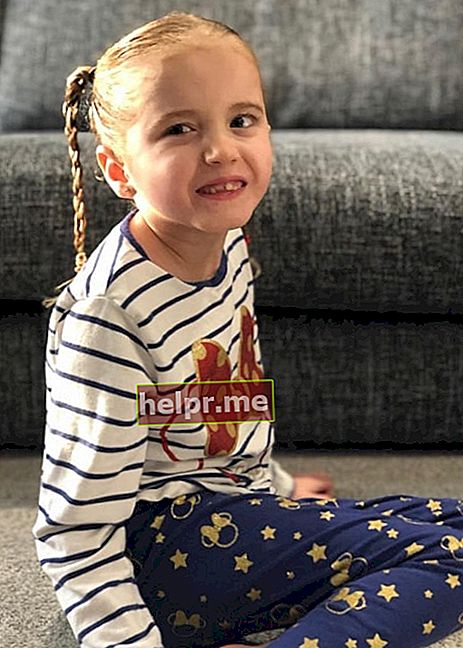Sophie Conder como se ve mientras sonríe en una imagen en abril de 2019
