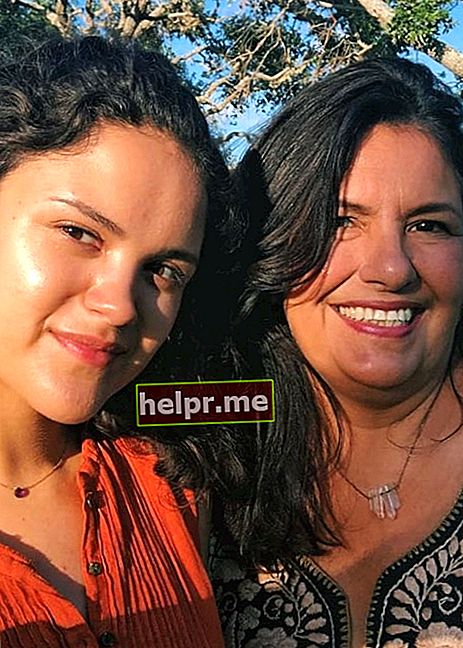 Victoria Moroles como se ve en una selfie con su madre Suzana en febrero de 2019