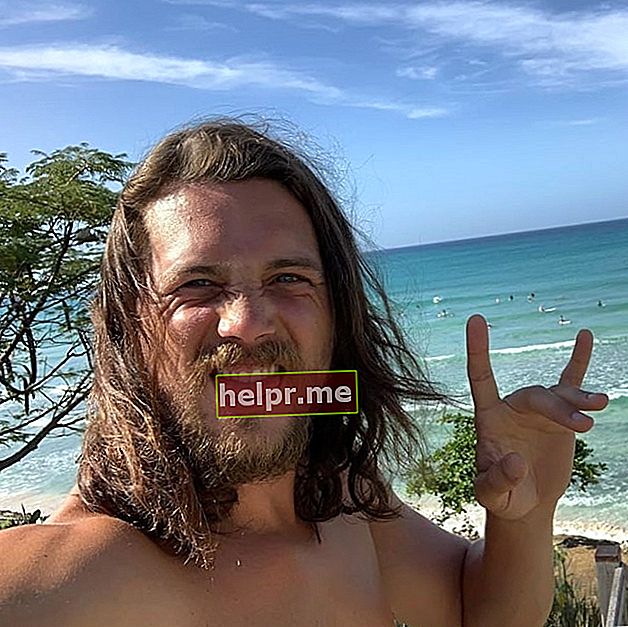 Ben Robson sett i en selfie som togs av stranden i december 2019