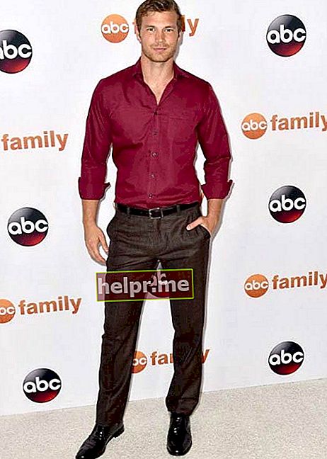 Derek Theler en la gira de prensa de verano de TCA de Disney ABC Television Group en agosto de 2015