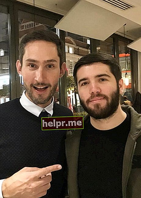 Zerkaa (à direita) com o CEO do Instagram em novembro de 2016
