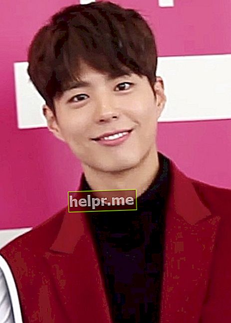 Park Bo-gum como se ve mientras sonríe en una imagen en HanaTour fansign en noviembre de 2016