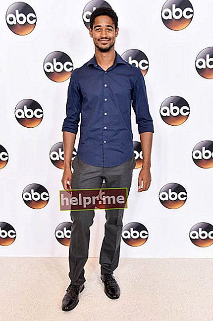 Alfred Enoch en la gira de prensa de verano de Disney ABC Television Group TCA en agosto de 2016