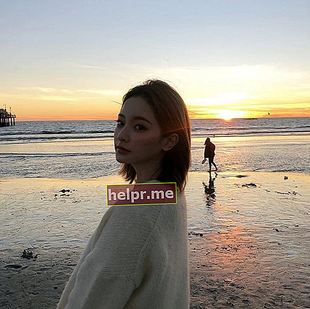 Byun JungHa como se ve mientras posa una foto con un hermoso telón de fondo en Santa Mónica, Condado de Los Ángeles, California, Estados Unidos en febrero de 2019.