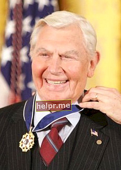 Andy Griffith a fost văzut în timp ce primea Medalia prezidențială pentru libertate care i-a fost prezentată de președintele George W. Bush în noiembrie 2005