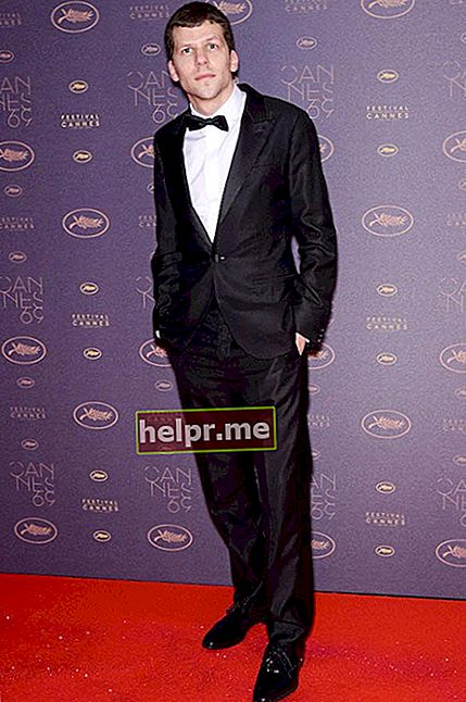 Jesse Eisenberg en la cena de gala de apertura durante el Festival de Cine de Cannes el 11 de mayo de 2016 en Francia