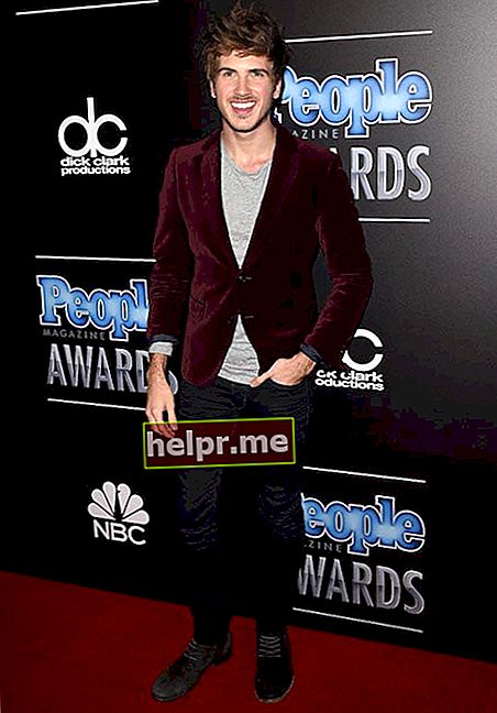 Joey Graceffa durante los premios de la revista PEOPLE en diciembre de 2014