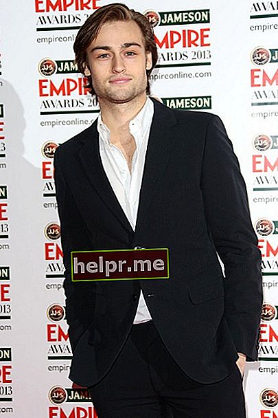 Douglas Booth Height
