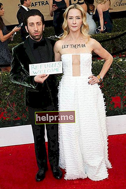 Simon Helberg con su esposa Jocelyn Towne en los Screen Actors Guild Awards 2017