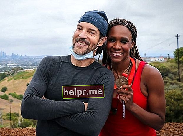 Tony Horton a fost văzut în timp ce zâmbea pentru o fotografie alături de medaliatul olimpic britanic de bronz Tasha Danvers în iunie 2020