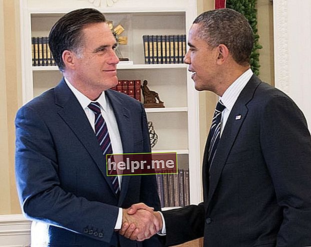Mitt Romney (izquierda) como se ve mientras estrecha la mano del presidente Barack Obama en la Oficina Oval después de su almuerzo en noviembre de 2012
