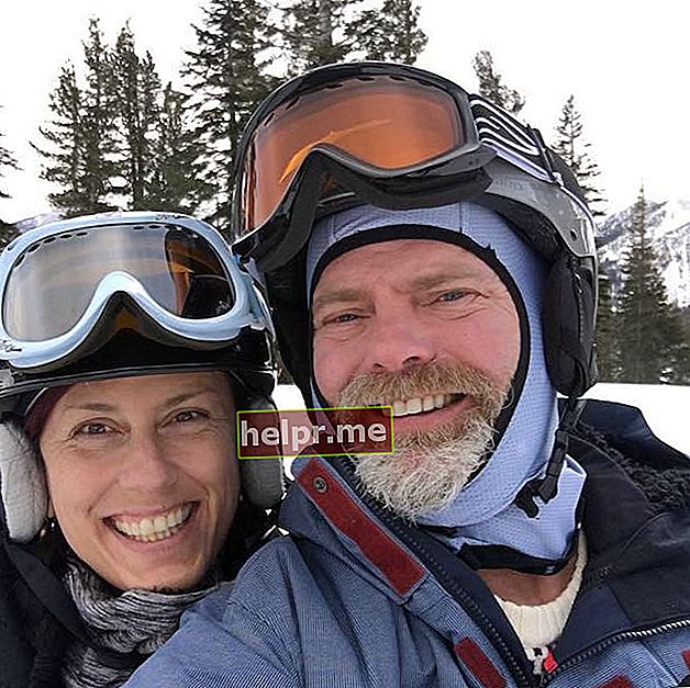 Rainn Wilson và Holiday Reinhorn trượt tuyết vào tháng 2 năm 2018