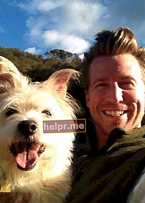 Josh Meyers con su cachorro en una selfie de Instagram en diciembre de 2012