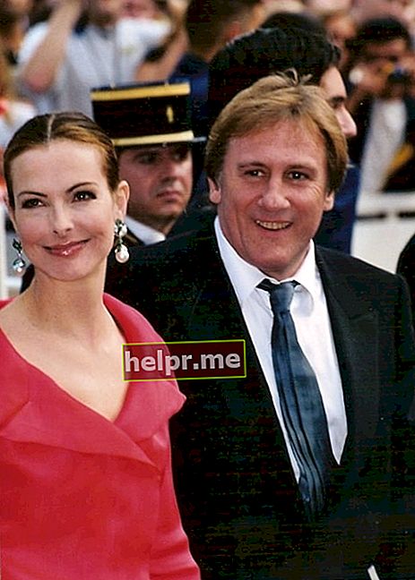 Gérard Depardieu como se ve en una imagen junto a Carole Bouquet durante un evento en 2001