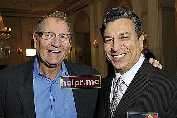 Ed O'Neill (izquierda) y Raúl Garza en mayo de 2010
