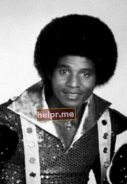 Jackie Jackson, așa cum se vede în fotografia publicitară pentru spectacolul de televiziune The Jacksons din ianuarie 1977