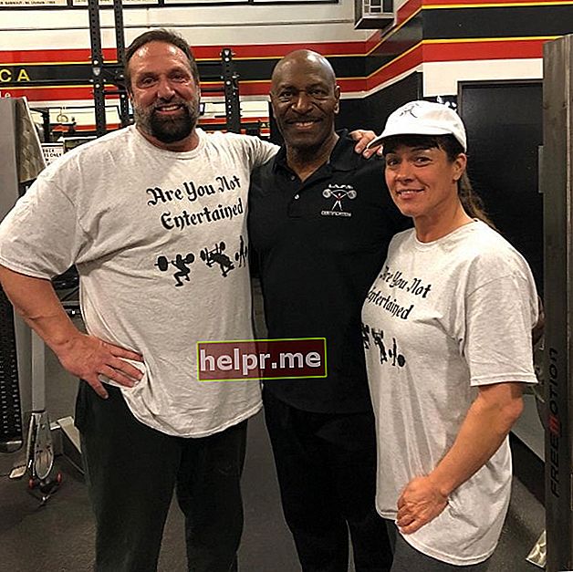 Lee Haney con sus amigos como se vio en enero de 2019 en el Gold's Gym Venice, California