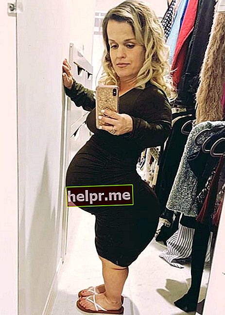 Terra Jolé como se ve en una selfie tomada el día en que nació su hija Magnolia August en 2020