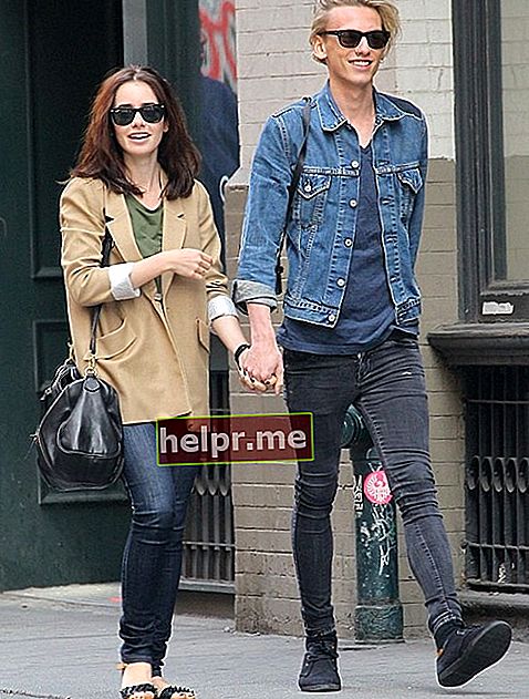 Jamie Campbell Bower și Lily Collins