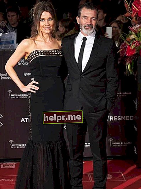 Antonio Banderas y Nicole Kimpel en la ceremonia de clausura del XX Festival de Cine de Málaga en marzo de 2017