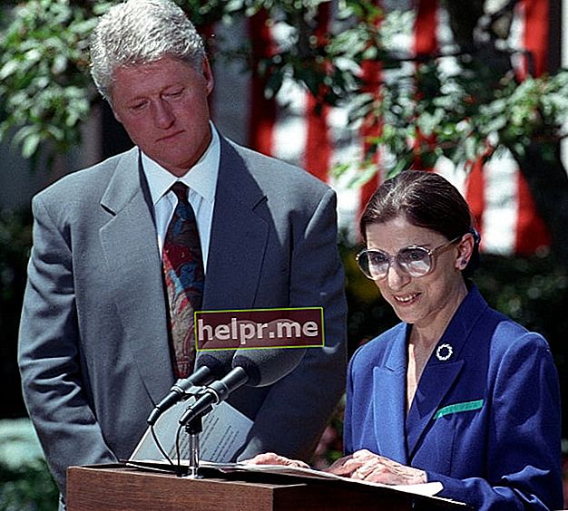 Ruth Bader Ginsburg en la foto mientras aceptaba oficialmente la nominación del presidente Bill Clinton el 14 de junio de 1993