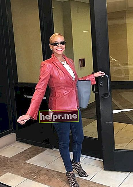 Lark Voorhies sett när hon poserar för en bild i Beverly Hills, Los Angeles County, Kalifornien, USA under ett möte med sin tandläkare i september 2018