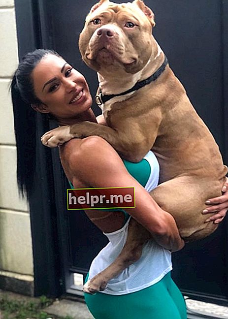Gracyanne Barbosa med sin hund sett i maj 2018