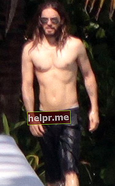 Jared Leto corp fără cămașă