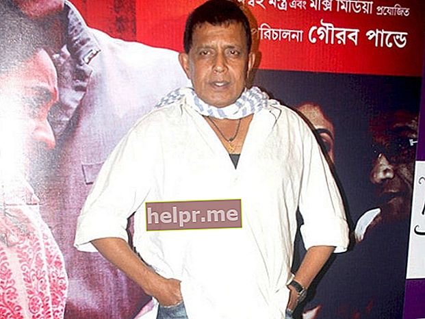 अगस्त 2012 में बंगाली फिल्म शुकनो लंका के प्रीमियर पर मिथुन चक्रवर्ती