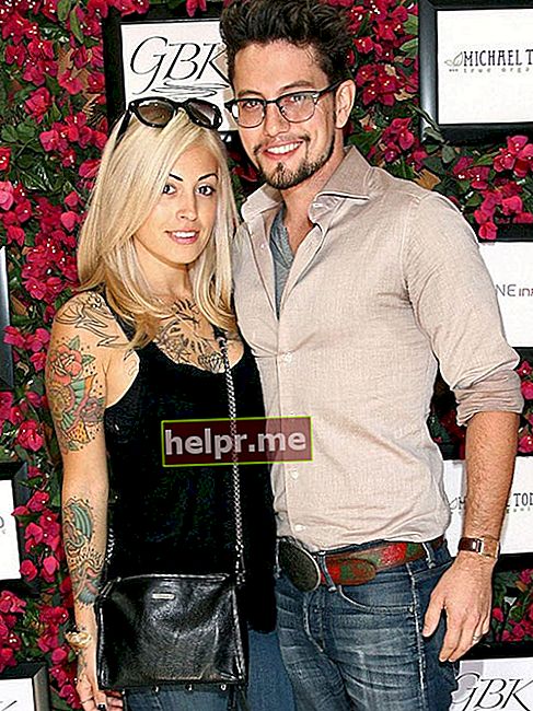 Jackson Rathbone és felesége, Sheila Hafsadi, Beverly Hills Kaliforniában, 2014. augusztus 23-án