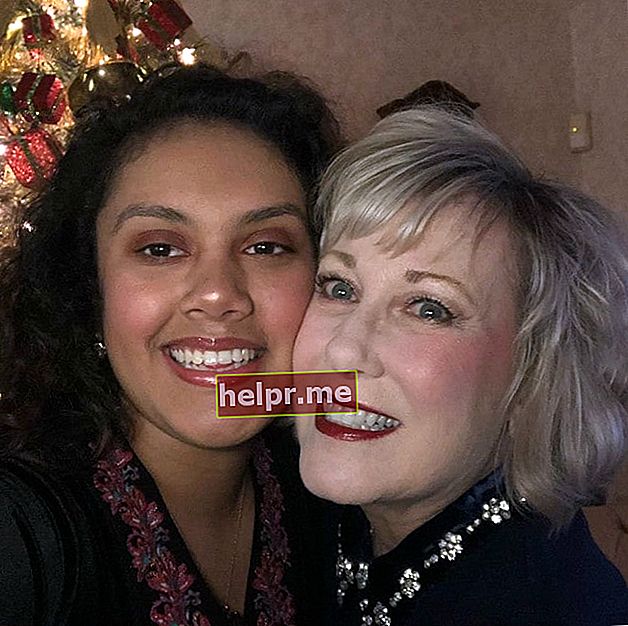 Cathy Nesbitt-Stein (dreapta) și Vivi-Anne Stein într-un selfie în decembrie 2019