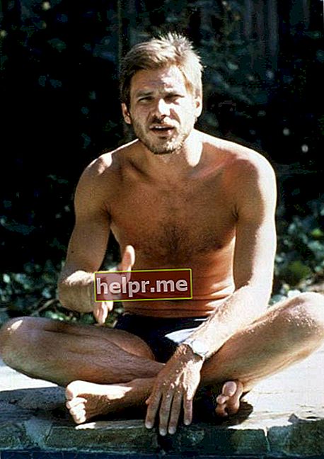 Harrison Ford sin camisa en una foto antigua