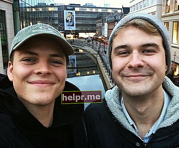 Alex Høgh Andersen (stânga) și Magnus Haugaard Petersen într-un selfie în decembrie 2018