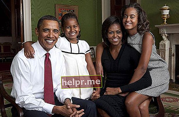 President Barack Obama, First Lady Michelle Obama en hun dochters, Sasha en Malia poseren voor een familieportret in het Witte Huis in september 2009