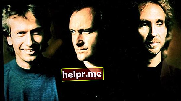 Phil Collins cu cei doi colegi de trupă „Genesis”, Tony Banks (stânga) și Mike Rutherford (dreapta), în 1991