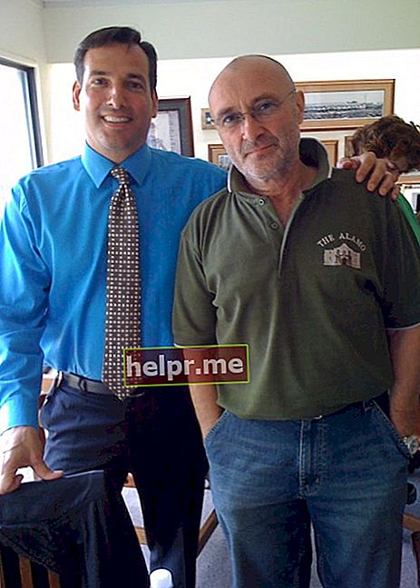 Phil Collins (dreapta) și Tony Caridi așa cum s-au văzut în mai 2010