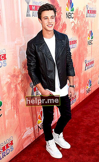 Cameron Dallas en los iHeartRadio Music Awards 2015 de NBC