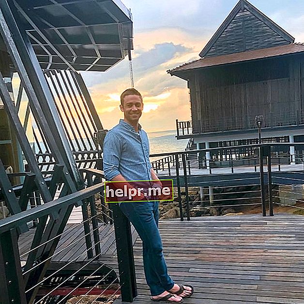 Cody Walker, așa cum s-a văzut în timp ce poza pentru camera foto la Ritz-Carlton din Langkawi, Malaezia în octombrie 2019