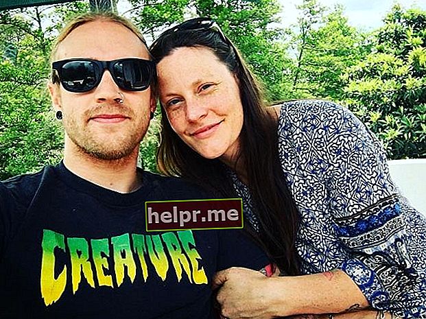 Hannes Van Dahl sett i en selfie med sin fru 2018