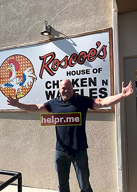 Dana White såg när hon poserade för kameran på Roscoes Chicken & Waffles i augusti 2019