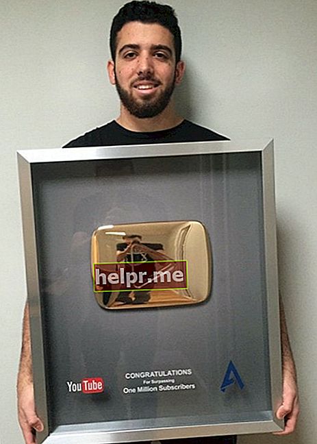 FaZe Apex cu butonul său de redare YouTube Gold, așa cum se vede în martie 2015