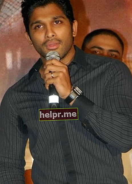 Allu Arjun vid ljudlanseringen av den telugu-dubbade versionen av Eeram i april 2011
