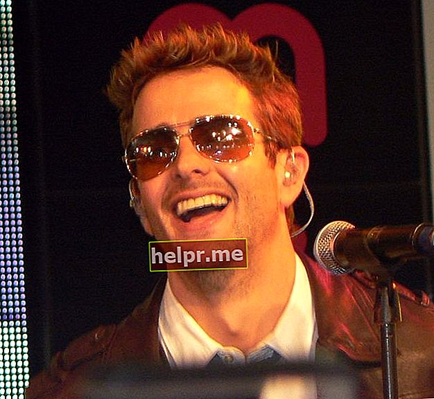 Joey McIntyre en la HMV Record Store de Londres el 8 de septiembre de 2008